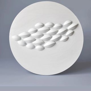 Porcelánový obraz "Purely Flow". Průměr 39 cm. "Jen jsem si tak hrála s porcelánem a nechala vše volně plynout do nějaké...